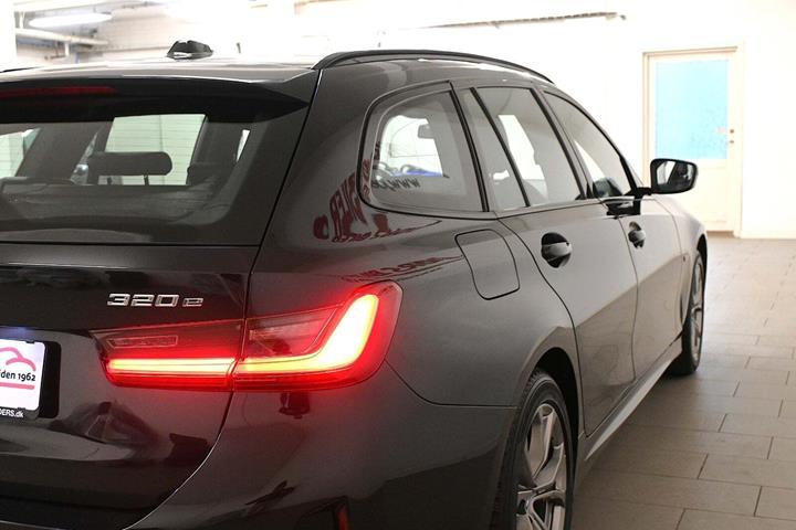 Sort BMW 320e fra 2023