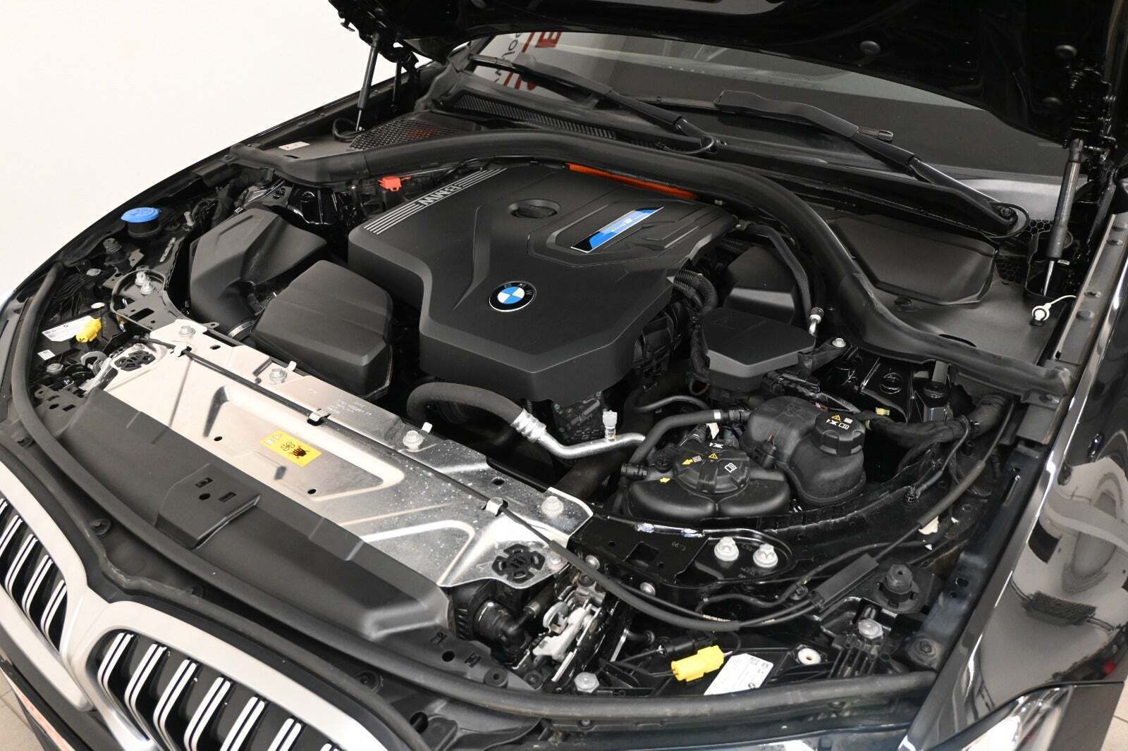 Sort BMW 320e fra 2023