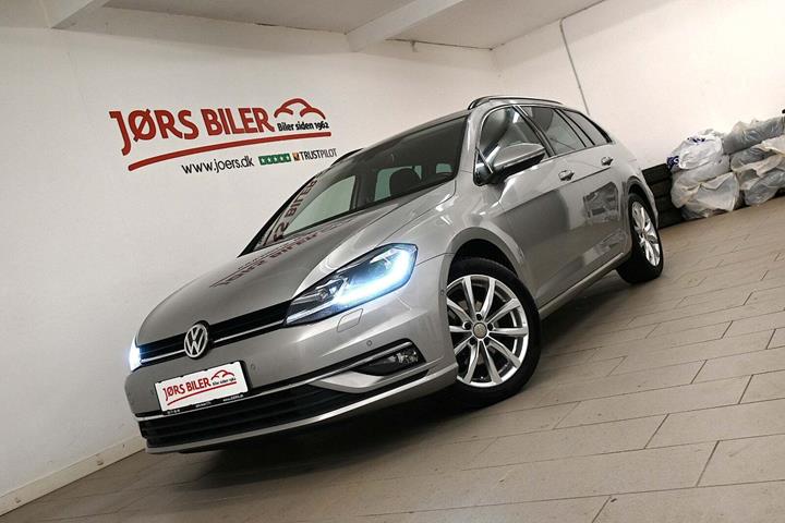 Grå VW Golf VII fra 2020 set udefra