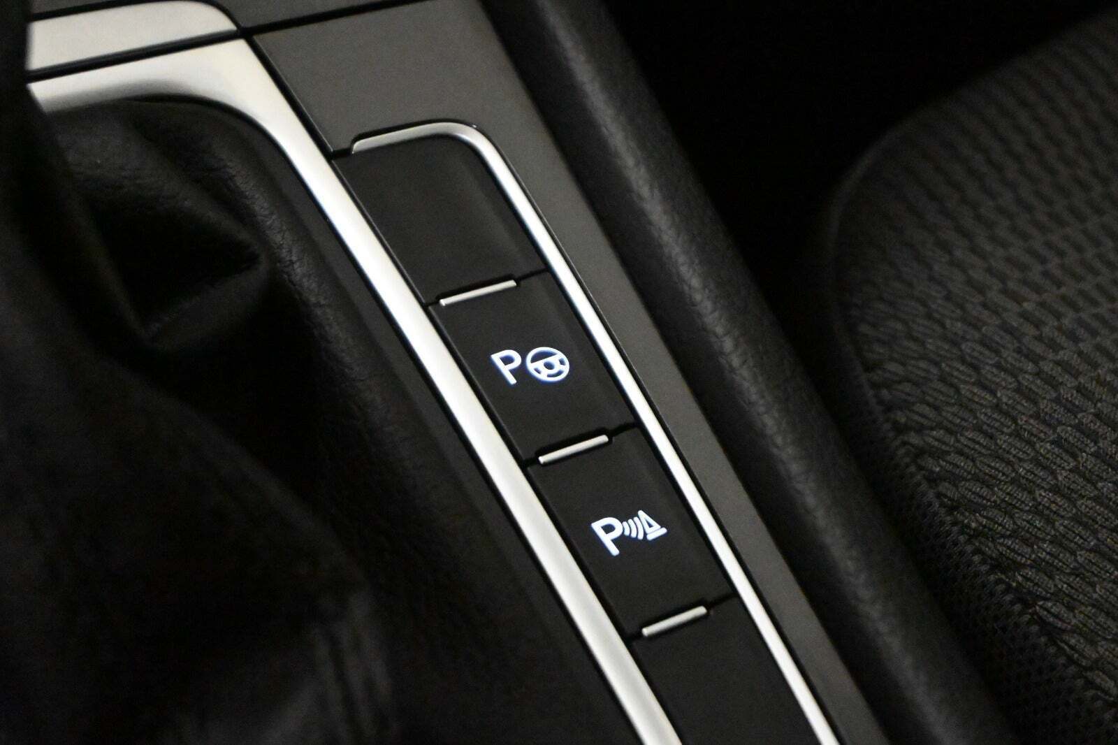 Grå VW Golf VII fra 2020