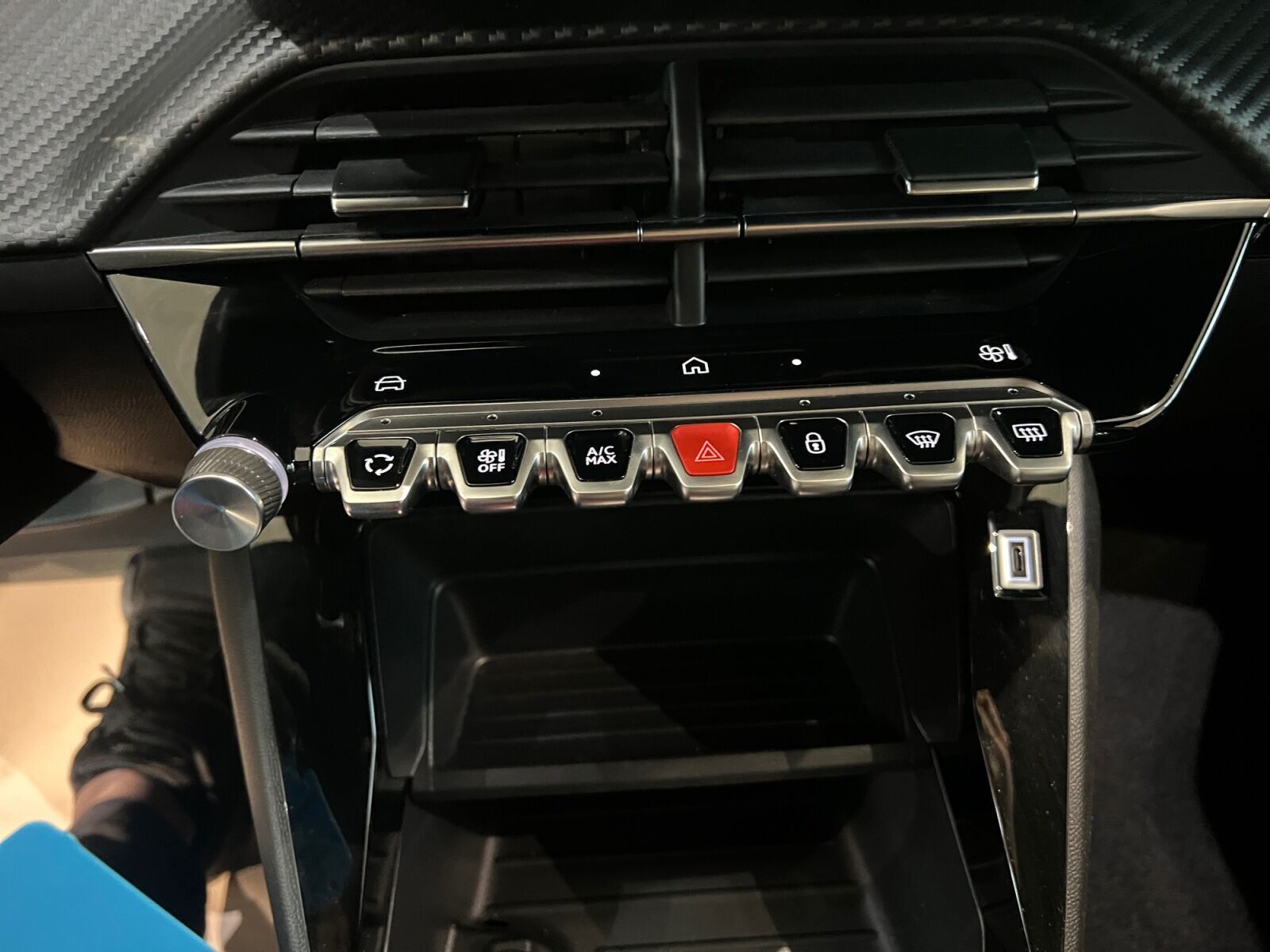 Sort Peugeot e-2008 fra 2025