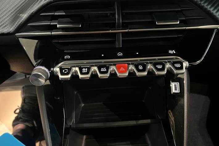 Sort Peugeot e-2008 fra 2025