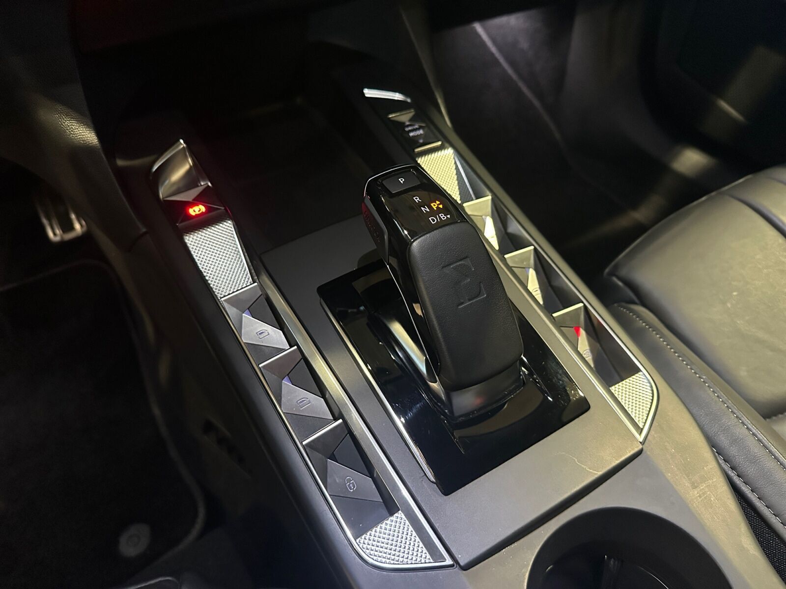 Hvid DS DS 3 CrossBack fra 2021