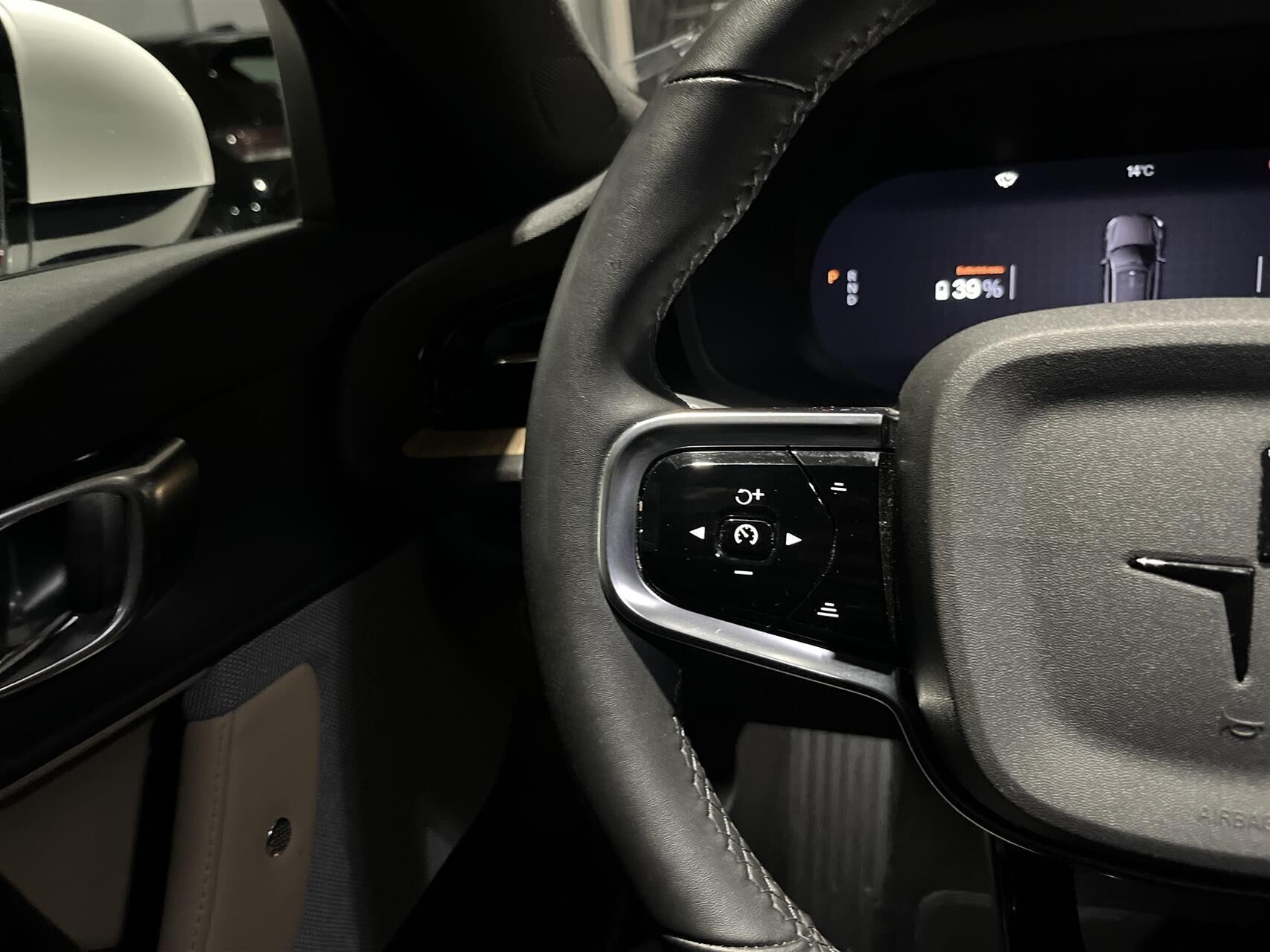 Hvid Polestar 2 fra 2023