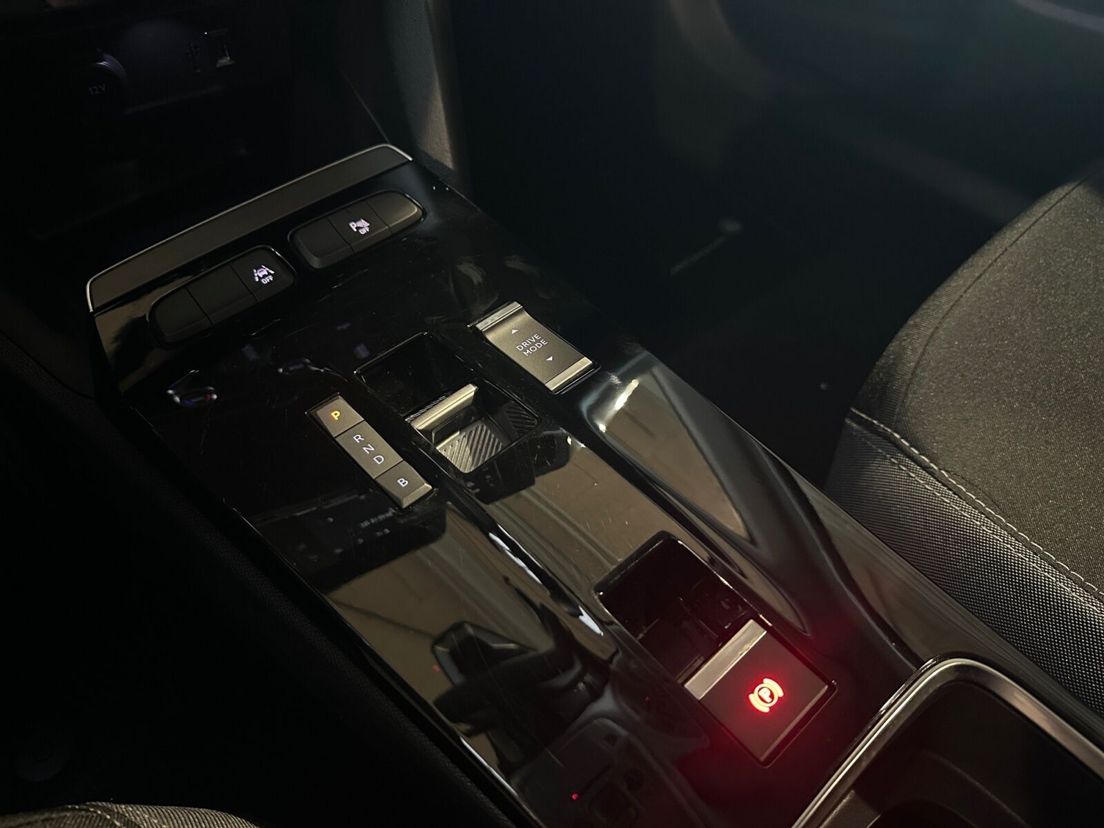 Hvid Opel Mokka-e fra 2024