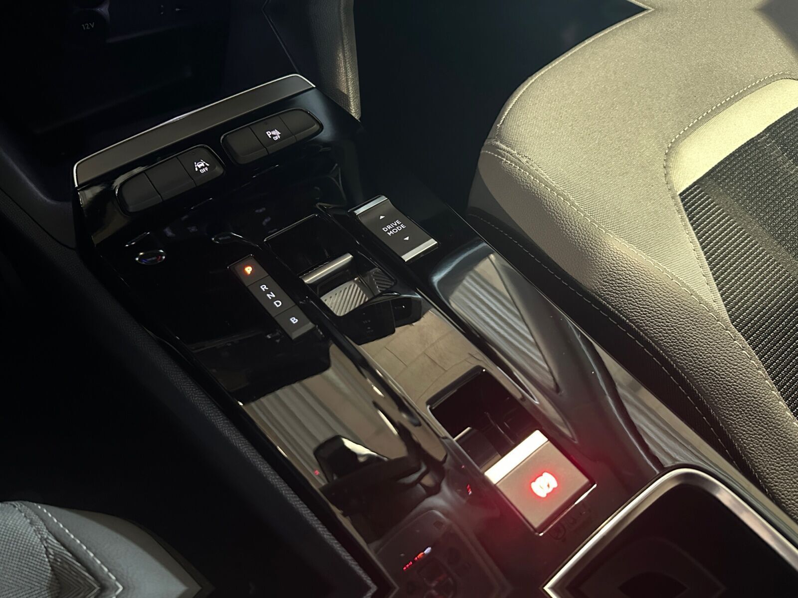 Hvid Opel Mokka-e fra 2024