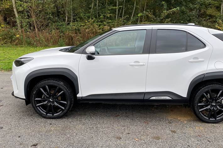 Hvid Toyota Yaris Cross fra 2023