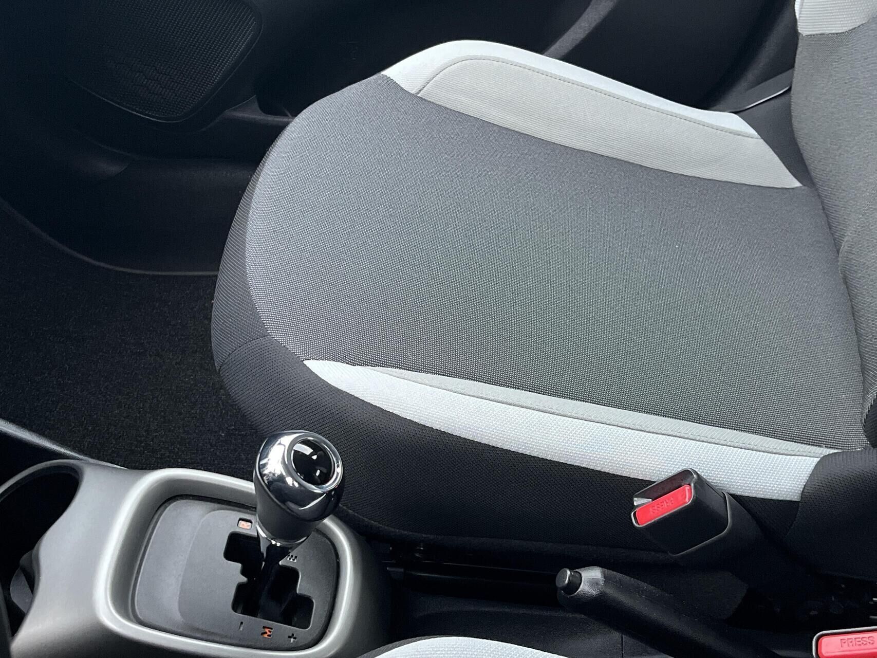 Grå Toyota Aygo fra 2018