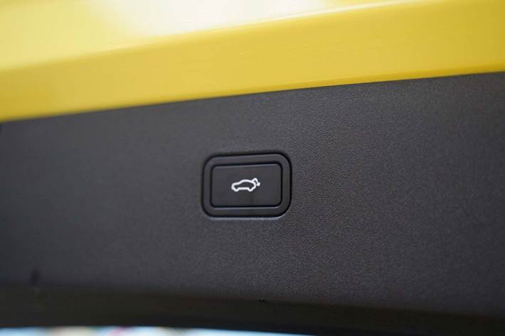 Gul Volvo EX30 fra 2024