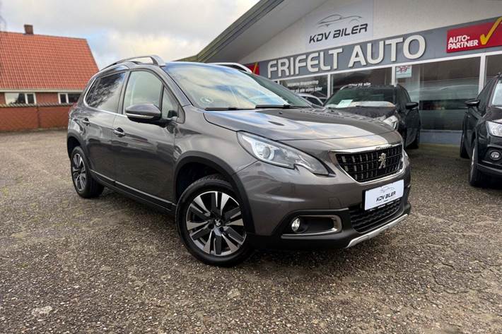Grå Peugeot 2008 fra 2017 set udefra