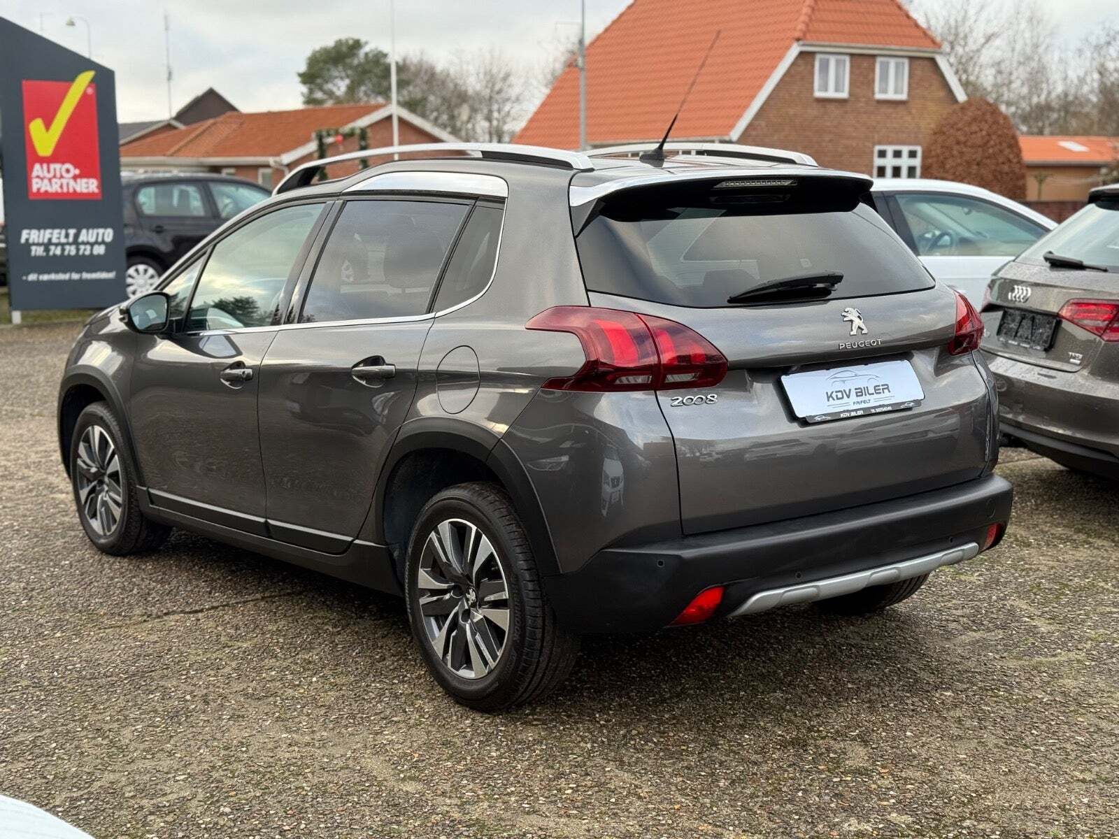 Peugeot 2008 1,6 BlueHDi 100 Allure Sky