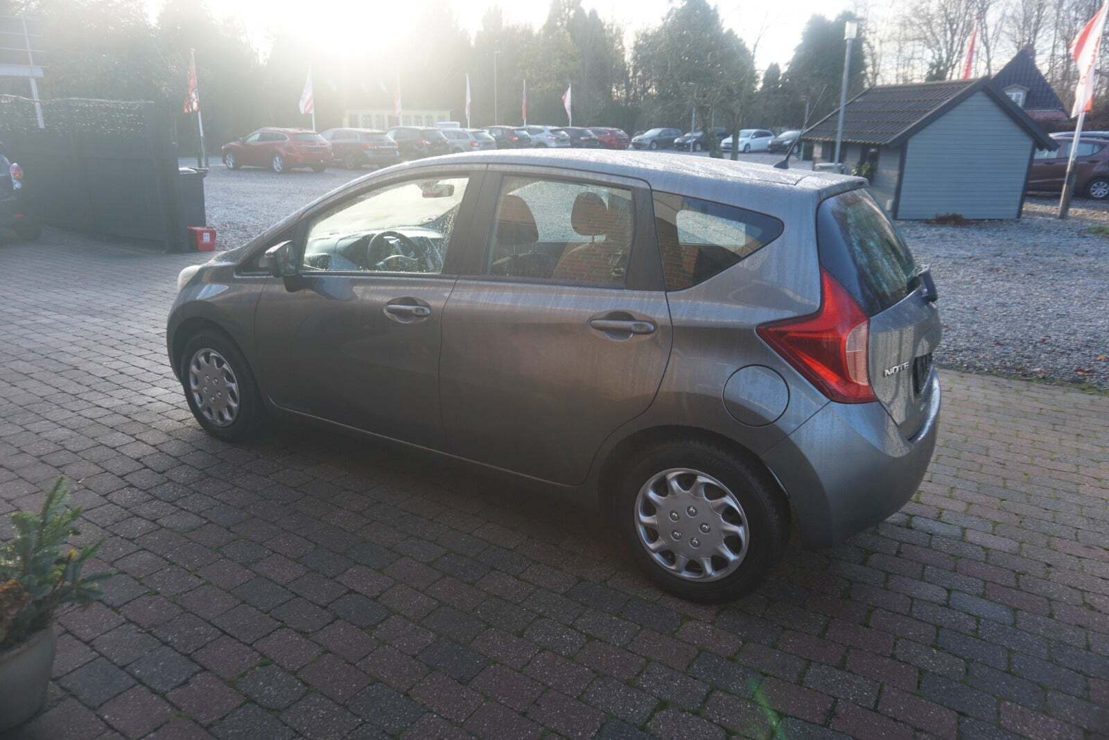 Grå Nissan Note fra 2014