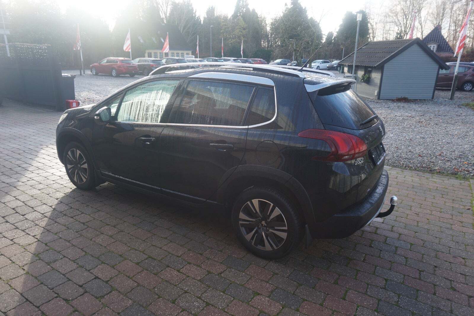 Sort Peugeot 2008 fra 2017