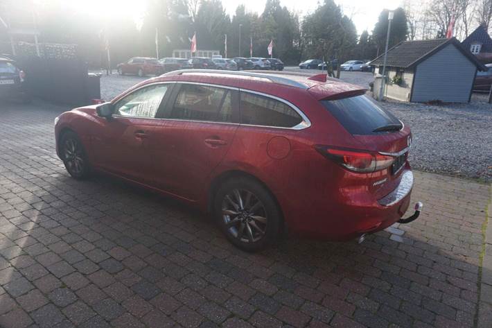 Rød Mazda 6 fra 2018