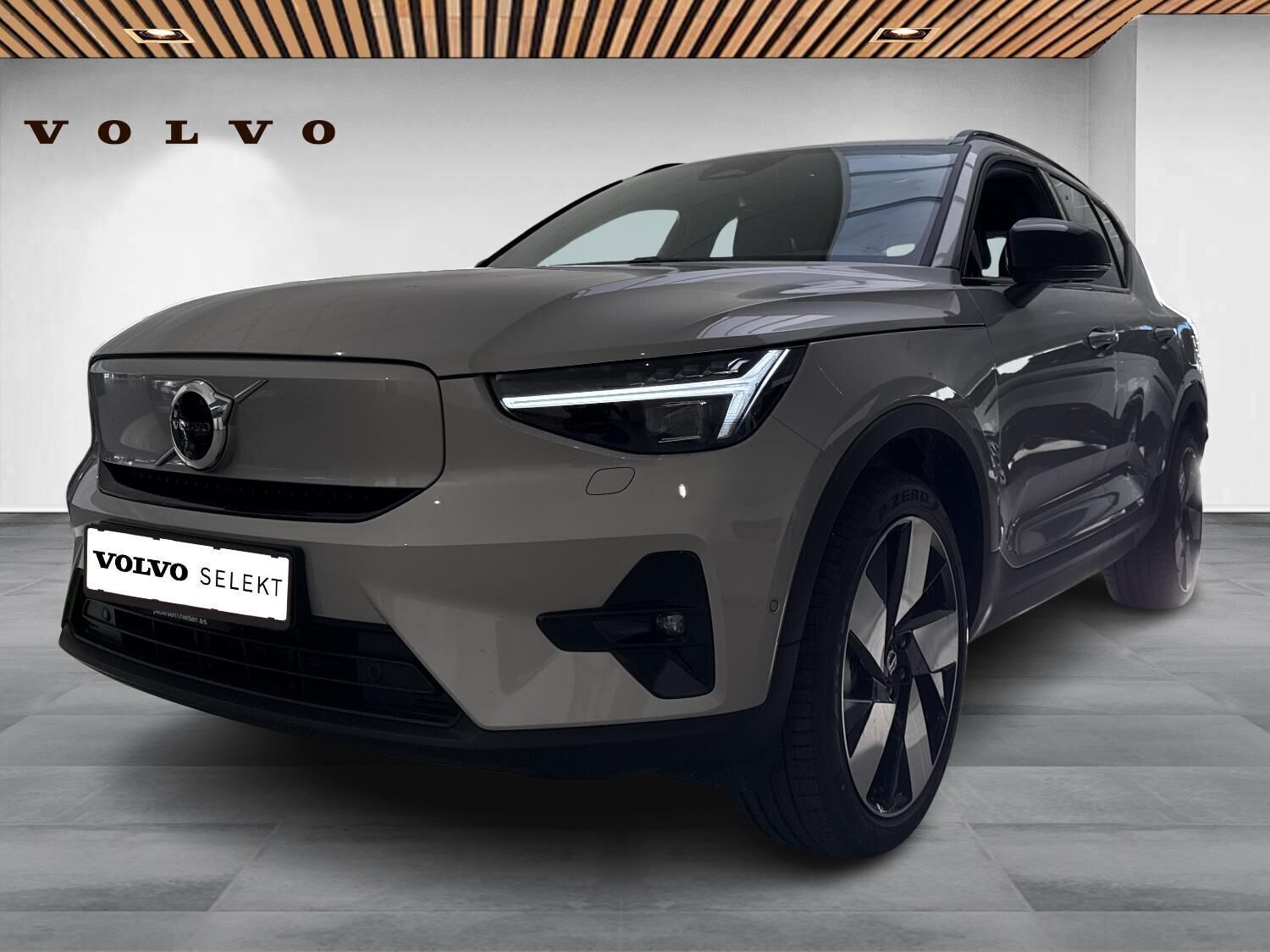 Volvo EX40 Single Motor Extended Range Plus 252HK 5d Aut.