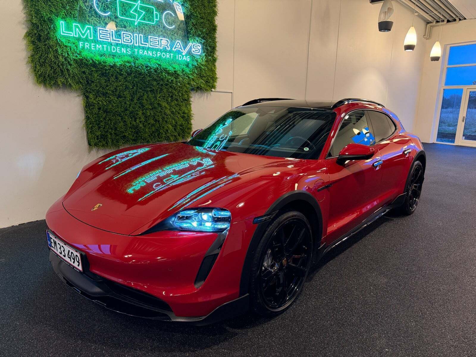 Porsche Taycan 4 Performance+ Cross Turismo