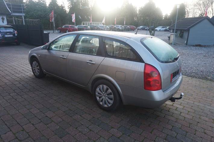 Grå Nissan Primera fra 2006