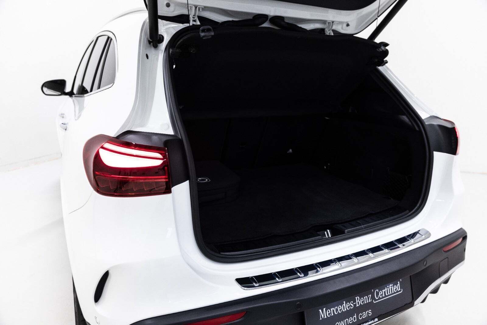 Hvid Mercedes EQA350 fra 2025