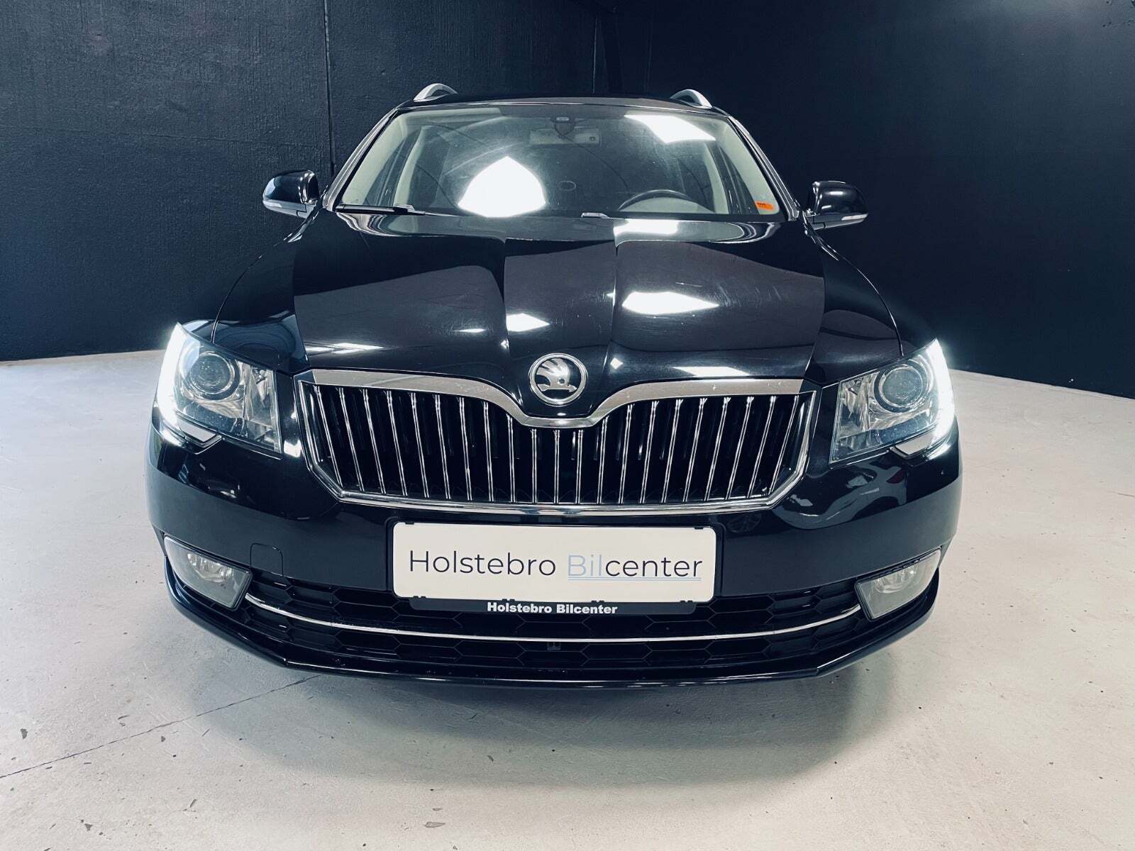Skoda Superb 2,0 TDi 140 Elegance Combi DSG