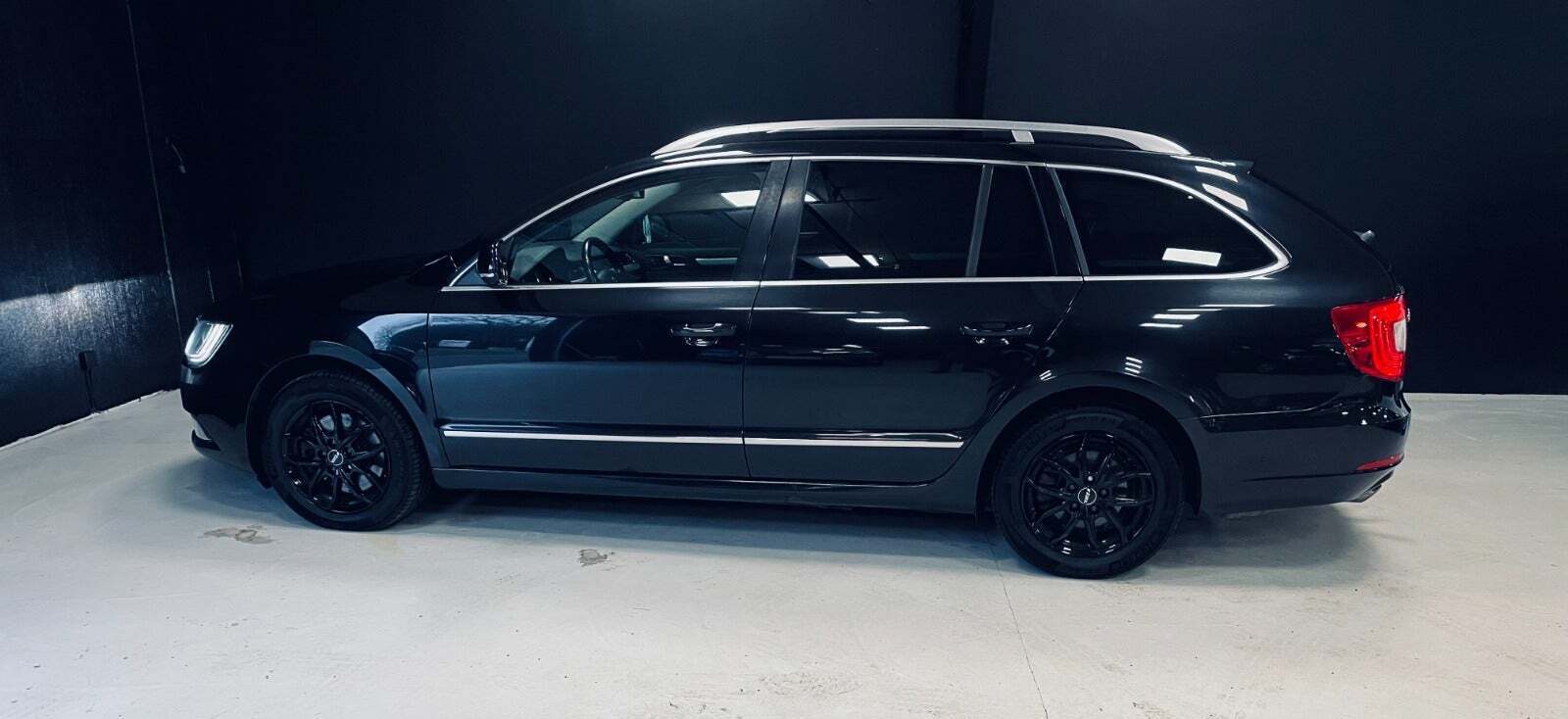 Skoda Superb 2,0 TDi 140 Elegance Combi DSG