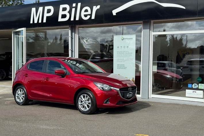 Rød Mazda 2 fra 2018