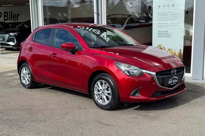 Rød Mazda 2 fra 2018