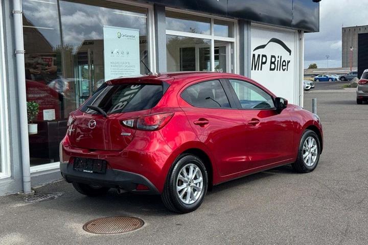 Rød Mazda 2 fra 2018