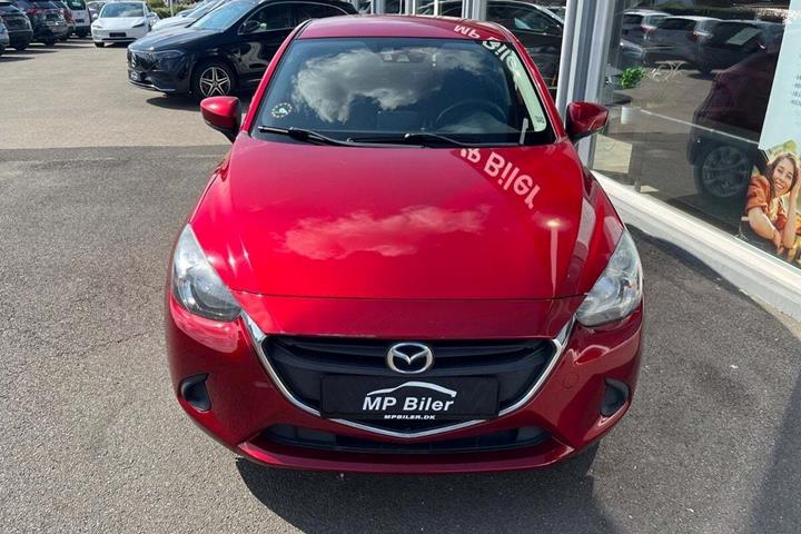 Rød Mazda 2 fra 2018