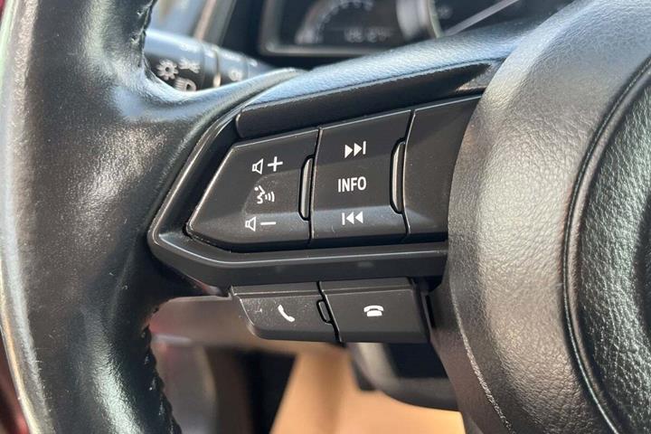 Rød Mazda 2 fra 2018