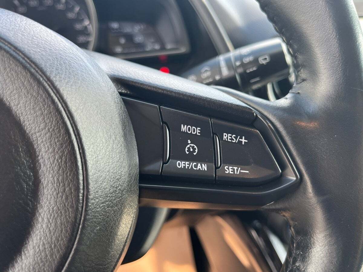Rød Mazda 2 fra 2018