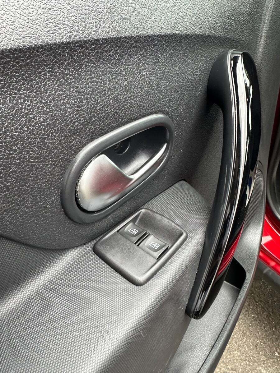 Rød Dacia Logan fra 2019