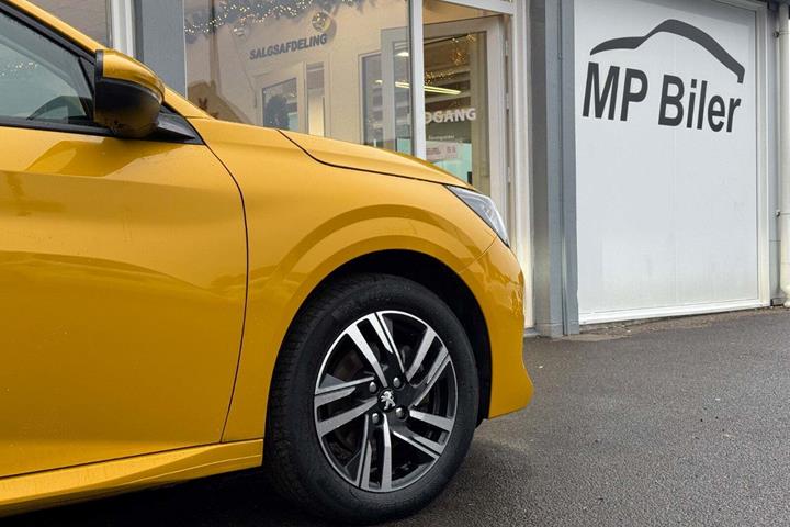 Gul Peugeot 208 fra 2021