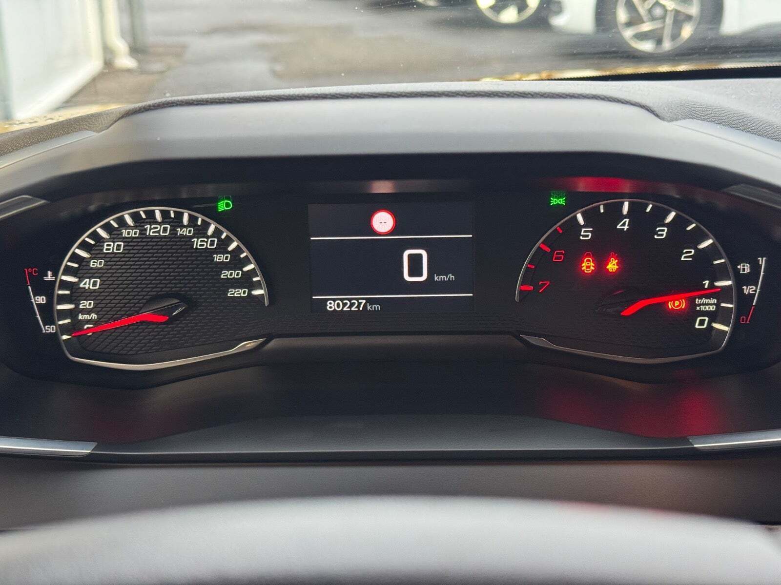 Gul Peugeot 208 fra 2021