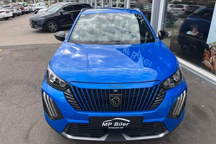 Blå Peugeot 2008 fra 2024