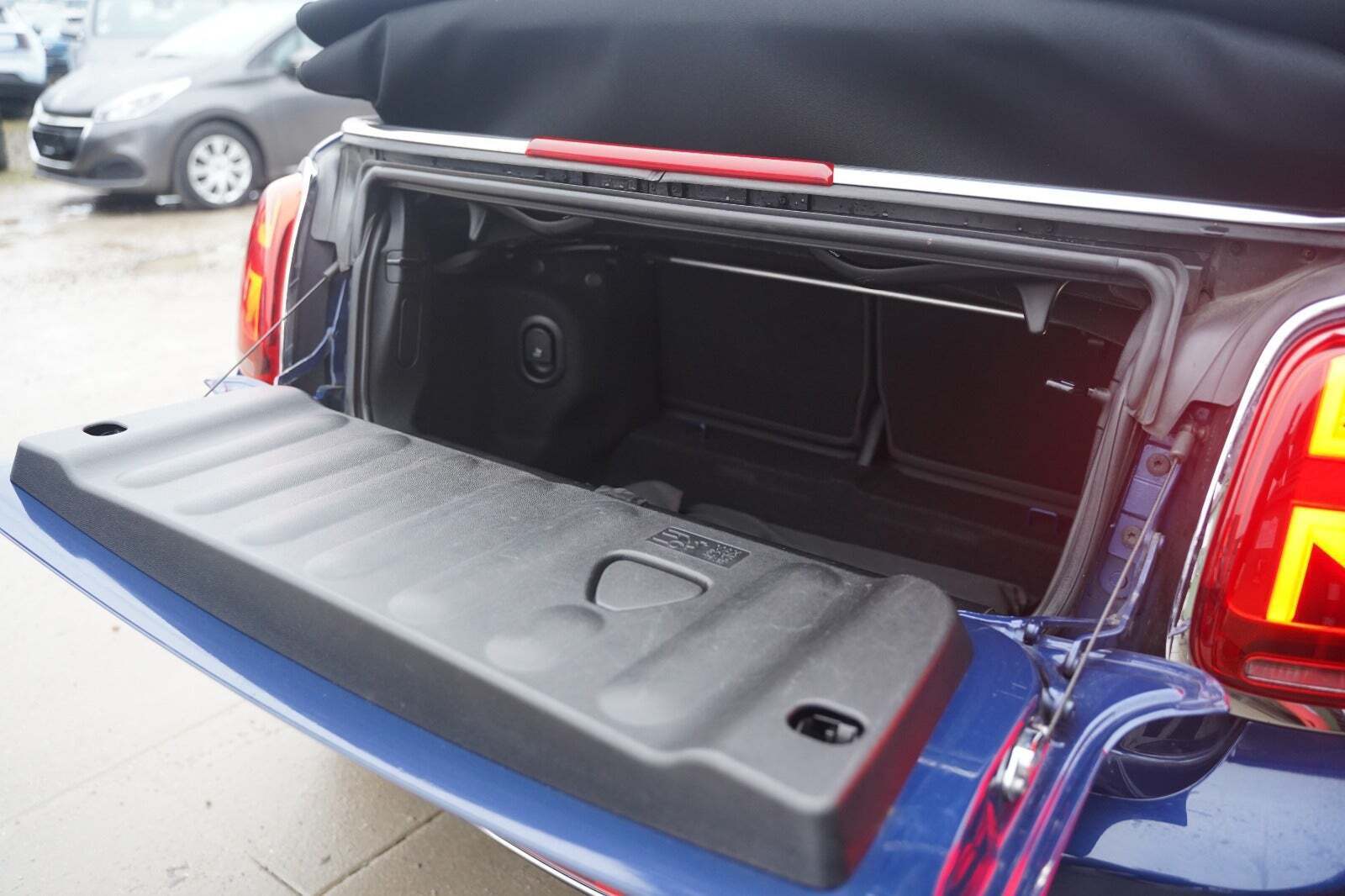 Blå Mini Cooper fra 2017