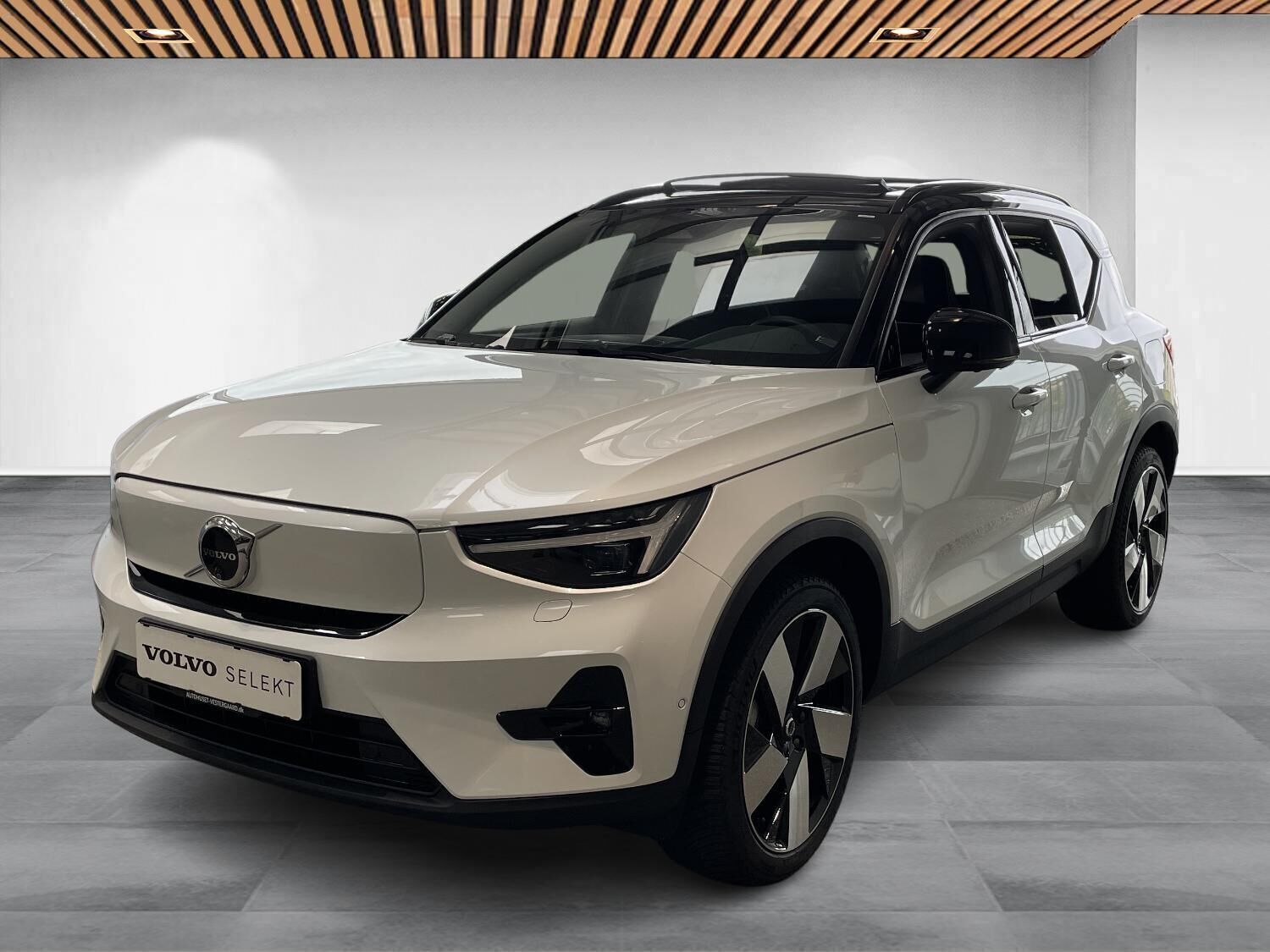 Hvid Volvo XC40 fra 2024