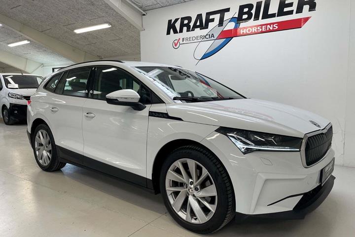 Hvid Skoda Enyaq fra 2022 set udefra