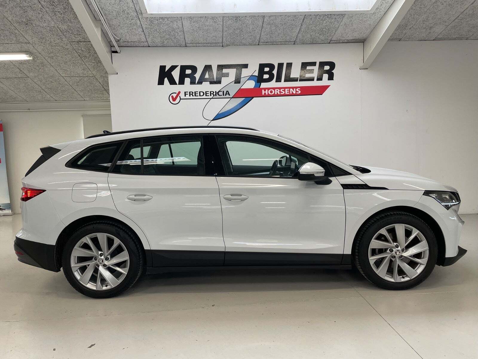 Hvid Skoda Enyaq fra 2022