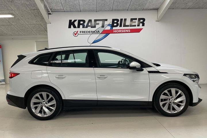 Hvid Skoda Enyaq fra 2022