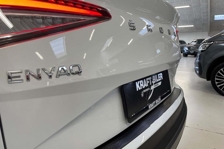 Hvid Skoda Enyaq fra 2022