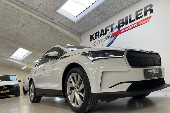Hvid Skoda Enyaq fra 2022