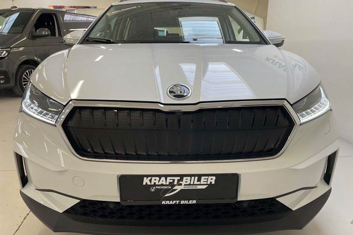 Hvid Skoda Enyaq fra 2022