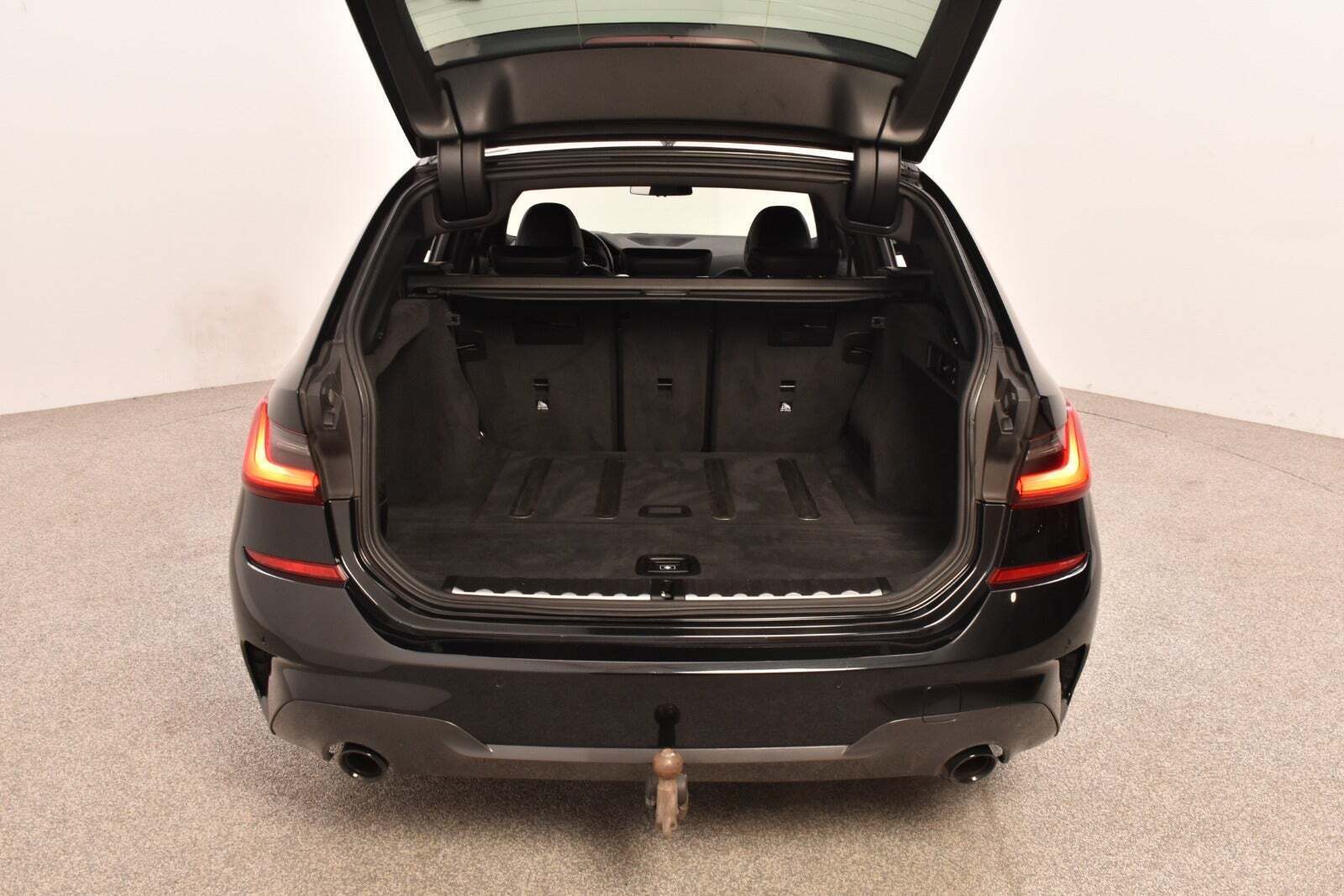 Sort BMW 320d fra 2019