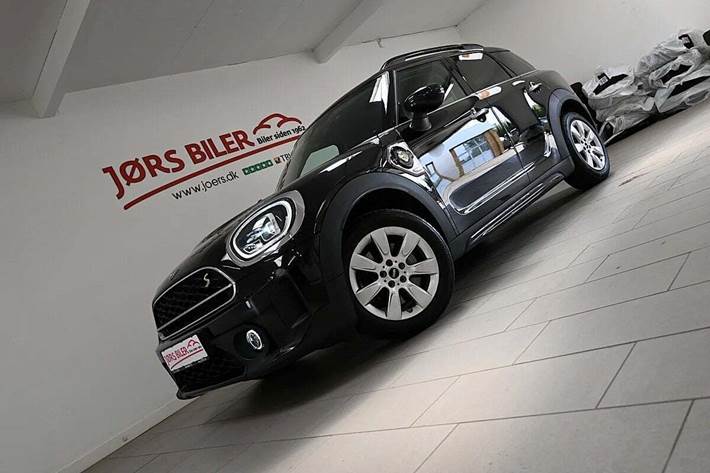 Sort Mini Countryman Cooper SE fra 2022 set udefra
