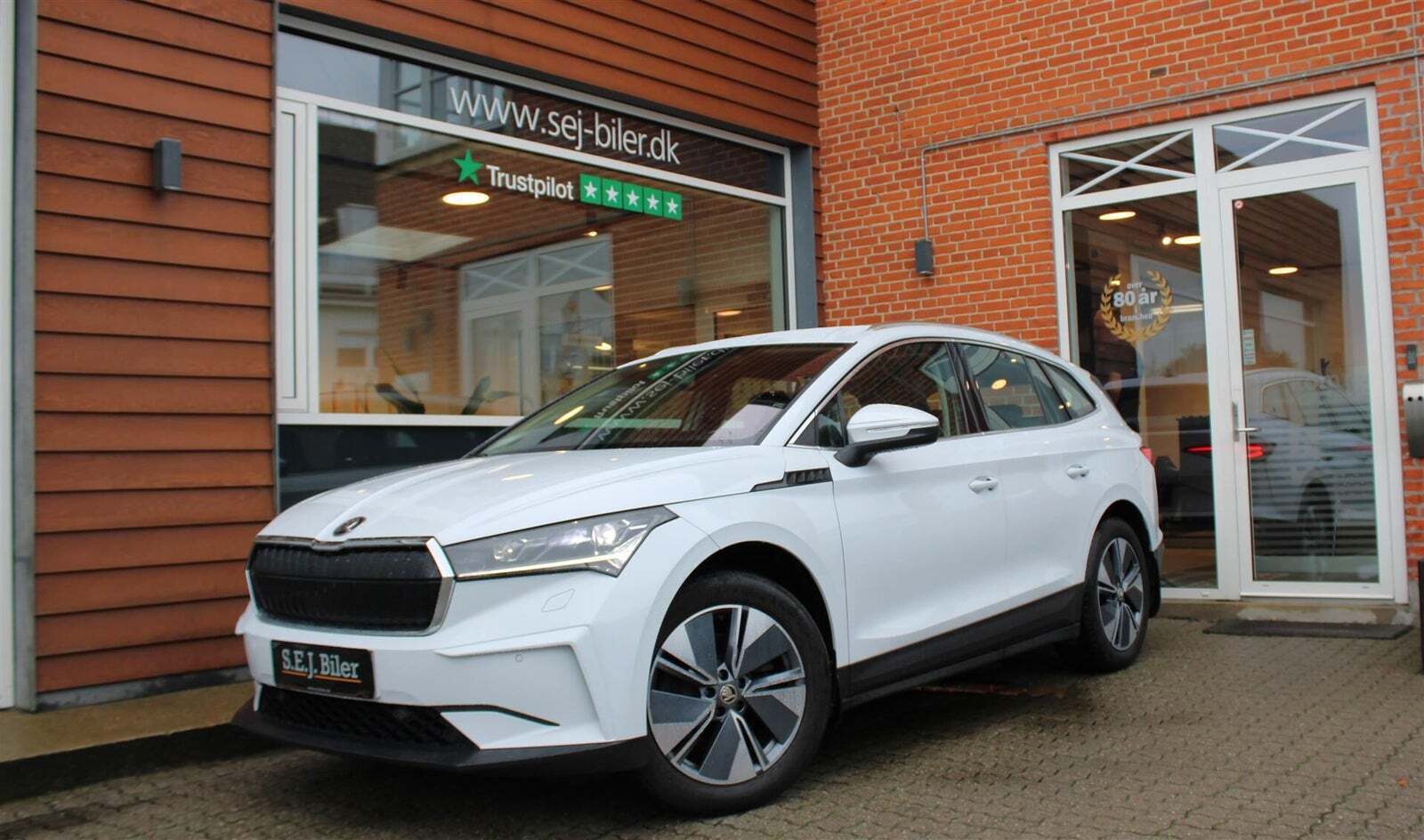 Hvid Skoda Enyaq fra 2021