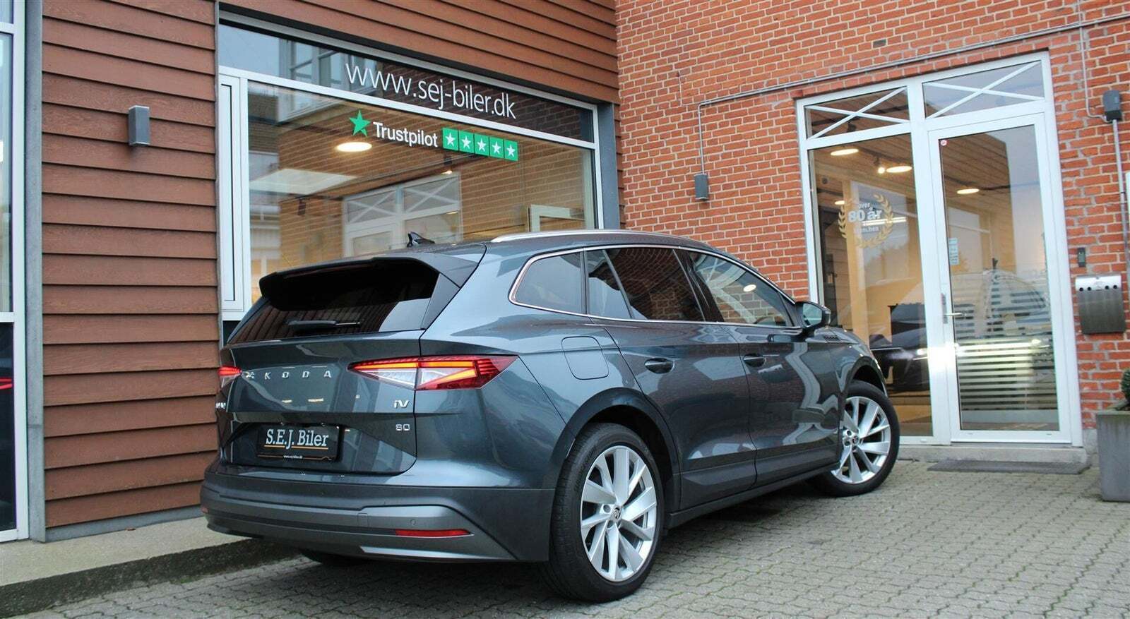 Grå Skoda Enyaq fra 2021