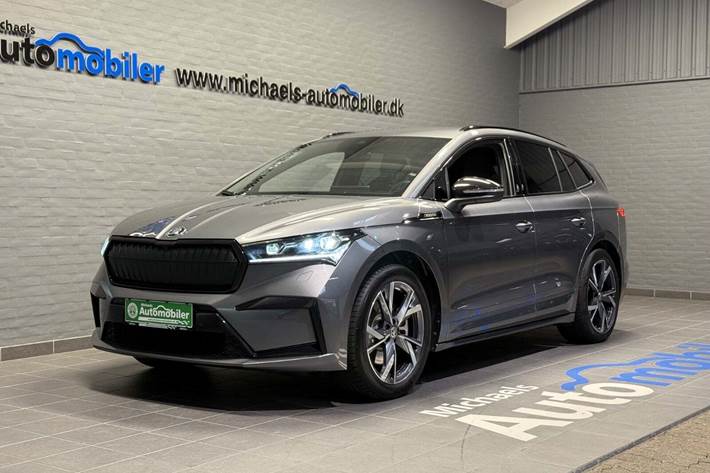Grå Skoda Enyaq fra 2025 set udefra