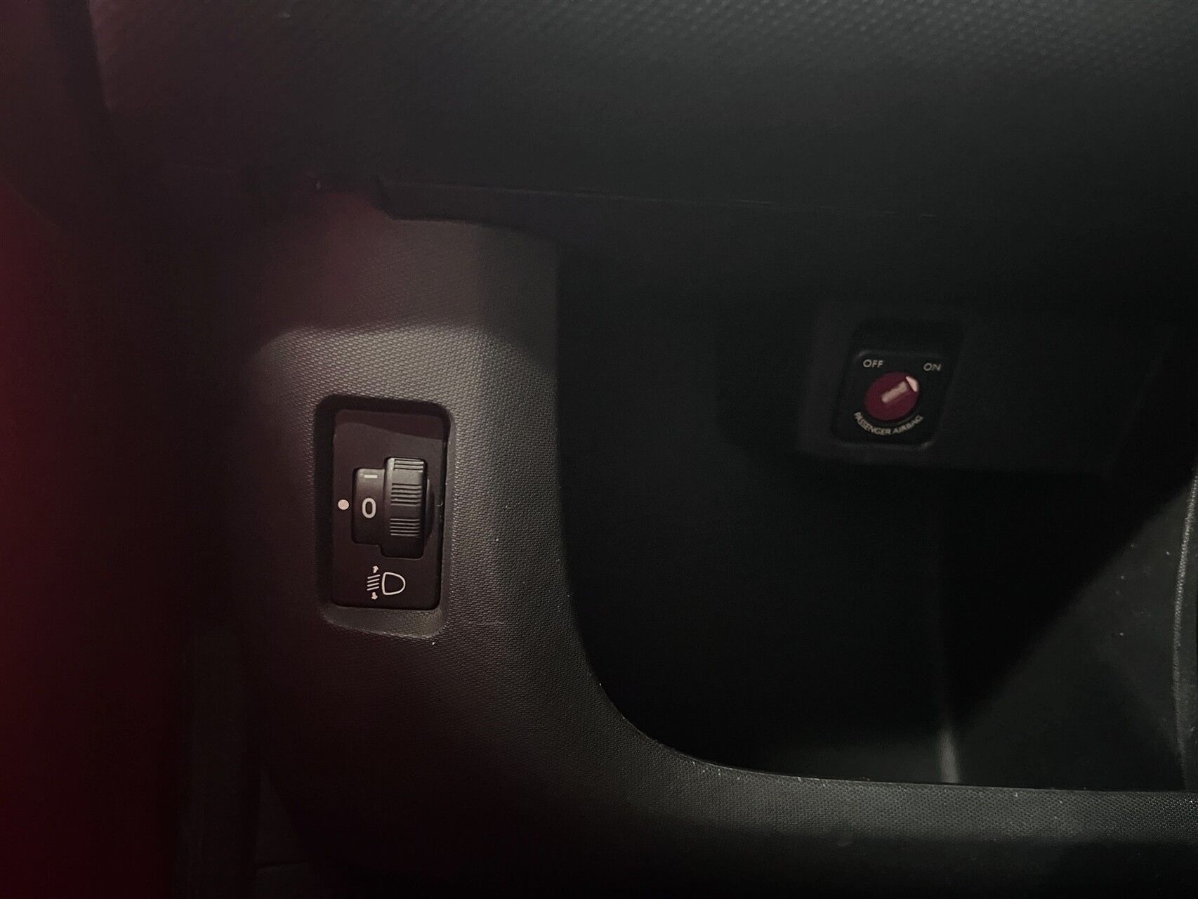 Rød Peugeot 107 fra 2012