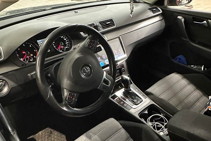 Sort VW Passat fra 2011