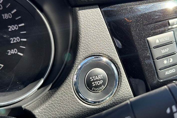 Grå Nissan Qashqai fra 2020